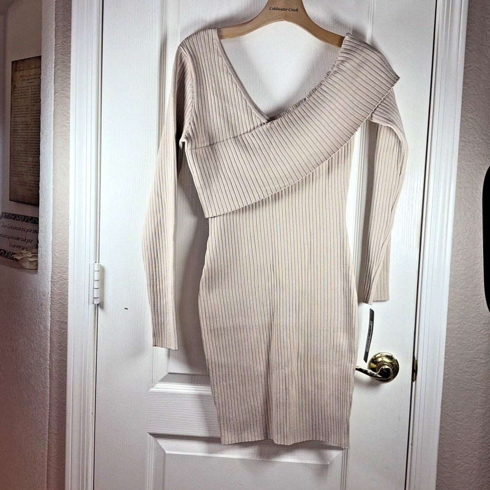 Bebe Women's Large Off-Shoulder V-Neck Sweater Dress Ivy Tan Hue Ribbed Knit Bod